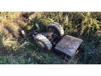 Devrilen traktörün altında kalan sürücü hayatını kaybetti