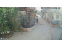 Kanser hastası yaşlı kadını dakikalarca dövüp gasp etti