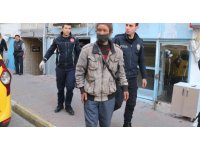 Barınmak için girdiği depoda mahsur kaldı, itfaiye tarafından kurtarıldı