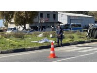 Kamyonetin çarptığı otomobilin sürücüsü, aracından fırlayarak hayatını kaybetti