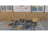 Elmalı’da hırsızlık şüphelileri jandarmadan kaçamadı