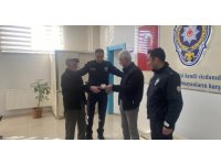 Caddede bulduğu içi para dolu cüzdanı sahibine teslim etti