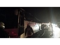 Seyir halindeki yolcu otobüsü alev alev yandı