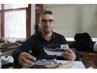 Denizden çıkan odunları sanata dönüştürüyor