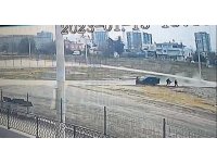Araç, öğrencilerin arasına daldı: 3 yaralı