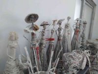 Atık malzemeleri hediyelik eşyalara çevirdiler