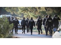 Ormanlık alanda bulunan cesedin kafası ve kolları ‘hassas burunla’ aranıyor