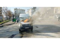 Yanmaya başlayan işçi servis minibüsü zamanında müdahale ile söndürüldü