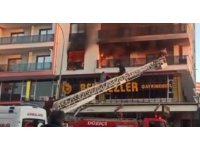 Yangında mahsur kalan anne ve 2 çocuğunu itfaiye kurtardı