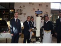 Kervancıoğlu, Bakan Yardımcısı Yılmaz’a dondurma kesti