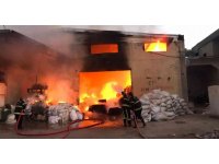 Tekstil fabrikasının deposunda çıkan yangın söndürüldü