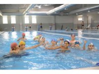 Adana Yüreğir’de 4 mevsim yüzme keyfi