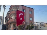 Şehit ateşi Hatay’a düştü, baba evine Türk bayrakları asıldı