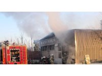 Mobilya üretim atölyesinde çıkan yangın söndürüldü