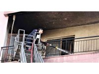 Balkonda çıkan yangın boş tüpü patlattı, mahalleli sokağa döküldü