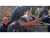 Falezlerden düşen yaşlı adam 1 saatlik çalışayla kurtarıldı
