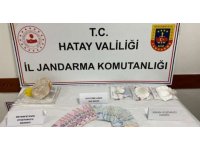 Toprağın altından ve çalıların arasından uyuşturucu çıktı
