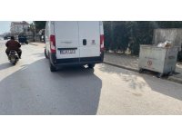 Aniden hareket eden minibüs motosiklete çarptı