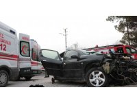 Direğe çarpan otomobil taklalar attı: 1 ölü, 2 yaralı