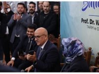 Bakan Kirişci, gençlerin talebi üzerine Cumhurbaşkanı Erdoğan’ı telefonla aradı