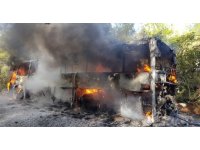 Günel Koreli turistleri taşıyan tur otobüsü alev alev yandı
