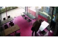 İşe alınmayınca masalara tükürdü