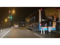 Patenli gençlerden 50 kilometre hızla giden otobüs arkasında ölüme davetiye