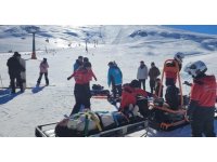Kayak yaparken kontrolünü kaybetti, sıra bekleyenlere çarptı:4 yaralı