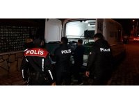 Çocuklar, metruk binaya kaçan top için girdiği evde cesetle karşılaştı