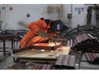 Mersin Büyükşehir Belediyesi marangoz atölyesi üretmeye devam ediyor