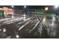 Antalya’da doludan kaçan araçlar akaryakıt istasyonlarına sağındı