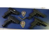 Adana’da polis bir kişiden 4 ruhsatsız silah ele geçirdi