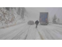 Antalya Alacabel’de kar ve tipi etkili oluyor