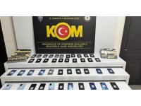 Mersin’de gümrük kaçağı cep telefonu ve sigara ele geçirildi