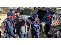 Antalya’da 3 kişiyi öldürdüğü iddia edilen zanlı, zırhlı araçla adliyeye getirildi