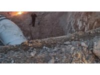 Çukura devrilen beton mikserinde hayatını kaybetti