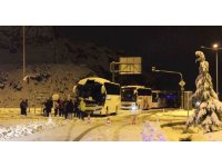 Antalya-Konya Kara Yolu’nda yüzlerce araç yolun açılmasını bekliyor