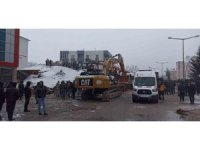 Depremde Kahramanmaraş’ta birçok bina yıkıldı, kurtarma çalışmaları sürüyor