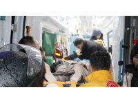 Adana’da yıkılan binalardan kurtarılma çalışması sürüyor