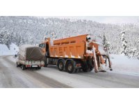 Yoğun kar yağışı ile kapanan Antalya-Konya Karayolu tırlar hariç araç trafiğine açıldı