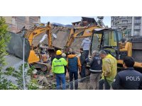 Payas’ta 5 katlı bina çöktü