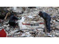 Osmaniye’de 15 saattir göçük altında bulunan çifti kurtarma çalışmaları devam ediyor