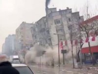 Kahramanmaraş’ta 7 katlı binanın yıkılma anı kamerada