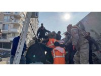 30 saat sonra enkazdan sağ çıktı, 2 çocuğu hayatını kaybetti