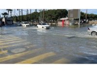 Depremin vurduğu Hatay İskenderun’da deniz seviyesi yükselmeye başladı