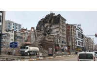 Elazığ’da ağır hasarlı binaların yıkımına başlandı