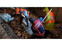 Artvin ekibi Malatya’da genç kadını enkazdan sağ salim çıkartmayı başardı