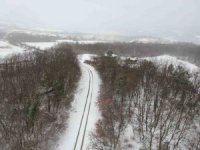 Sinop’ta kapanan köy yollarında karla mücadele