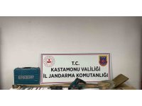 Kazı yapan definecilere jandarmadan suçüstü: 3 gözaltı