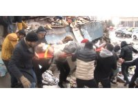 Yıkılan 10 katlı binadan yaralı kurtarıldı